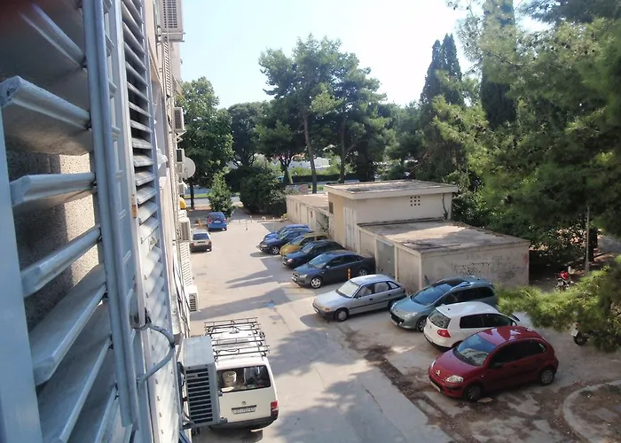 Apartment Dijana 1 *