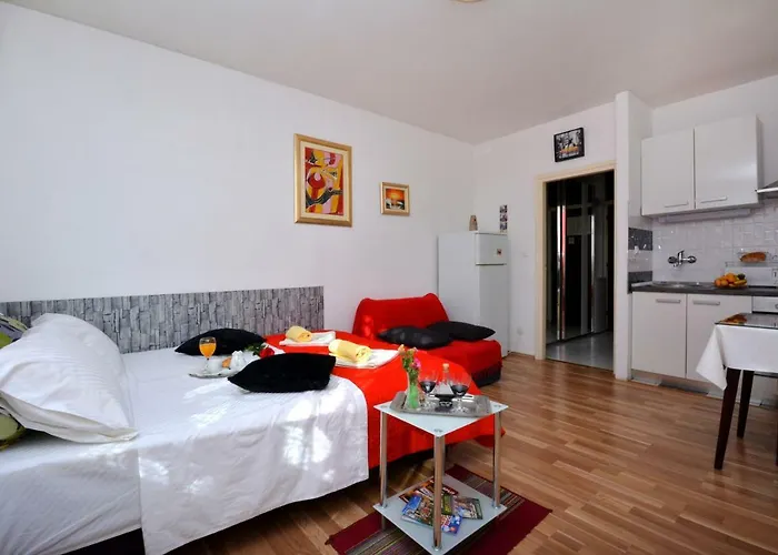 Apartment Dijana 1 *