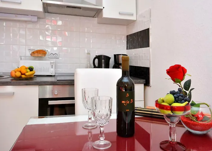 Apartment Dijana 1 *