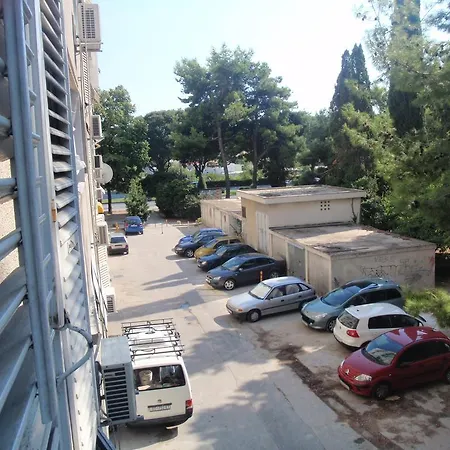 Apartment Dijana 1 *