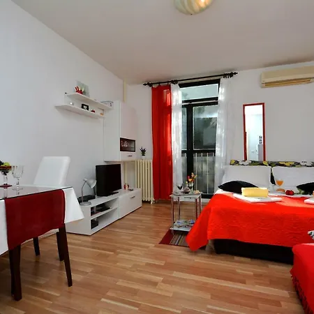 Dijana 1 Apartment *